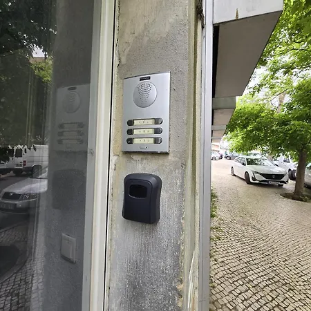 Comfy 3 Bedroom Campo De Ourique Lisbon