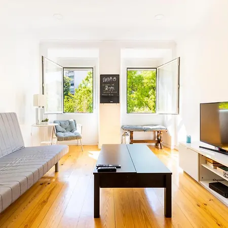 Comfy 3 Bedroom Campo De Ourique Lisbon