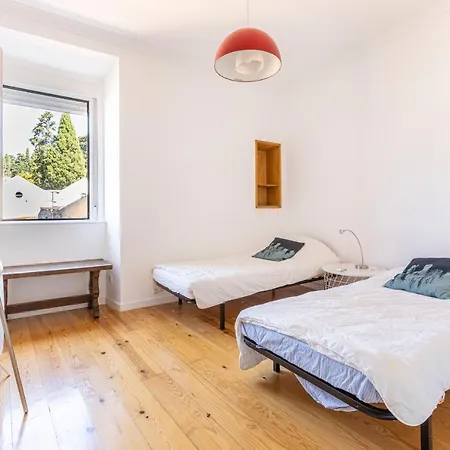 Апартаменты Comfy 3 Bedroom Campo De Ourique *