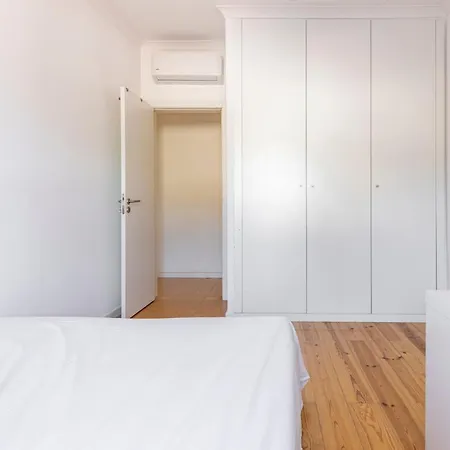 Comfy 3 Bedroom Campo De Ourique דירה
