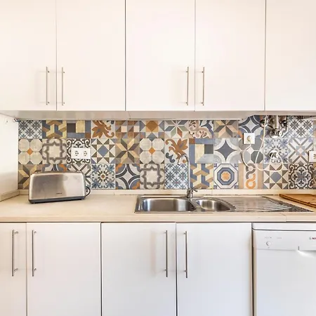 Comfy 3 Bedroom Campo De Ourique Apartment Lisbon