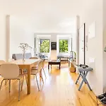 Apartment Comfy 3 Bedroom Campo De Ourique
